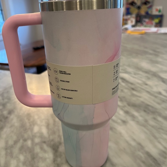Stanley Watercolor Tulle 40 oz. Quencher H2.0 FlowState Tumbler NWT - Picture 5 of 7